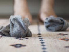 Мала навика што го нарушува сонот: Зошто не треба да оставате чорапи покрај кревет чорапи покрај кревет