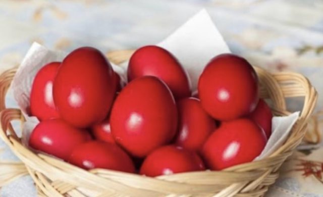 црвени велигденски јајца