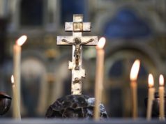 На Велики петок постот е најстрог: Еве што не се јаде според православната традиција крст, свеќи, црква