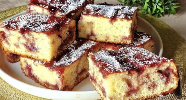 колач со џем