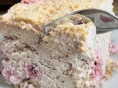 Брз десерт без печење што сите го бараат – малинa-плазма коцки со совршен кремаст вкус