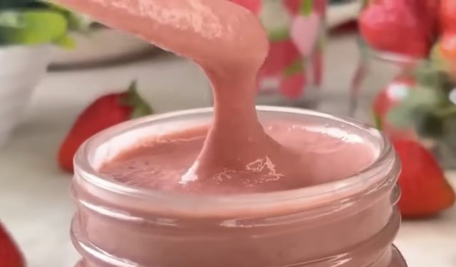 нутела со јагоди