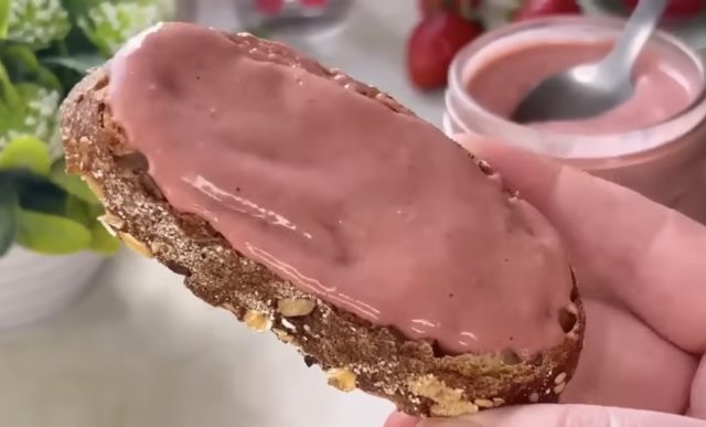 нутела со јагоди