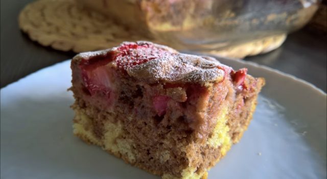 колач со јагоди