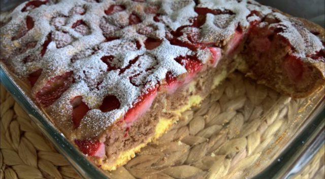 колач со јагоди