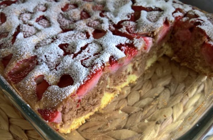 колач со јагоди