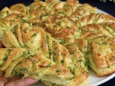 Мераклиска погача со лук што освојува на прв залак – мека, миризлива и подготвена без компликации погача со лук