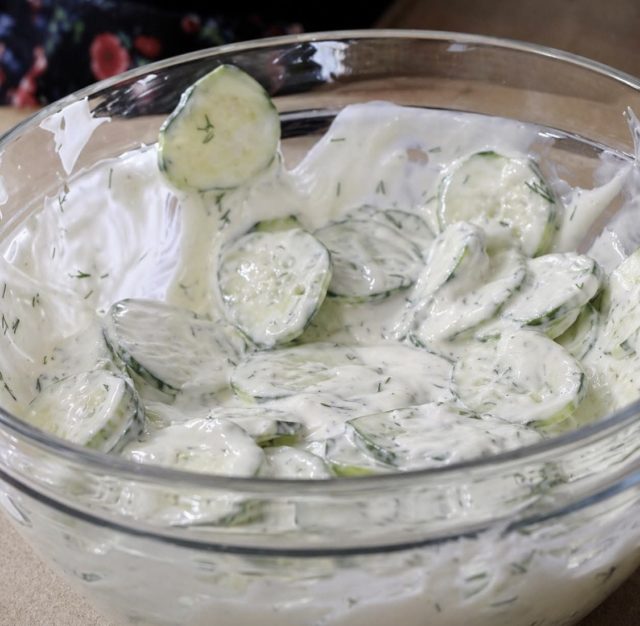 салата од краставици