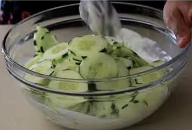 салата од краставици