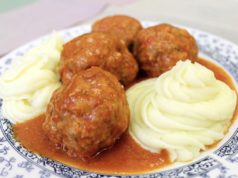 Simple Meatballs in Tomato Sauce: A Quick, Budget-Friendly Dinner for Busy Days meatballs in tomato sauce