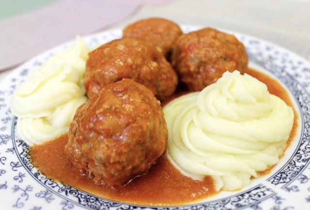 meatballs in tomato sauce