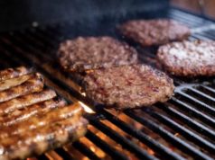 Колку месо навистина ви треба за скара? Водич за 10 луѓе со точен редослед на печење скара