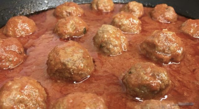 meatballs in tomato sauce