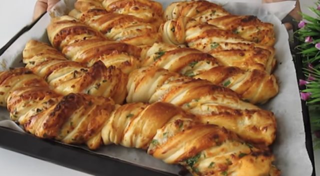 Twisted Pizza Rolls
