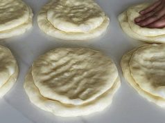 Домашни погачици како од пекарница: Меки, слоевити и полни со кашкавал сусам печива