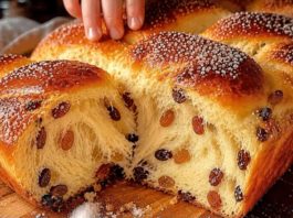 Домашна погача со суво грозје која се кине на конци